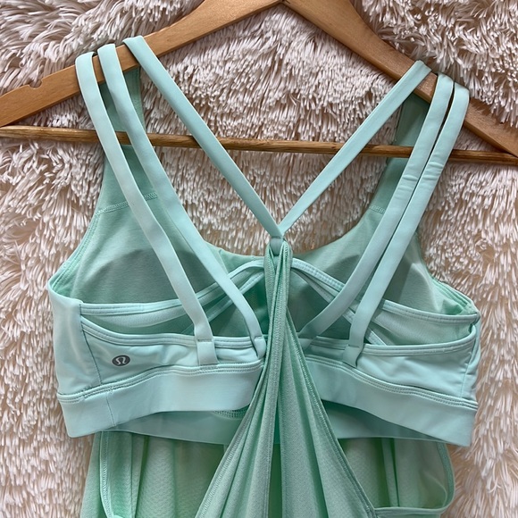 Lululemon athletica top size 10 w/ build in bra & removable cup inserts - Picture 9 of 17